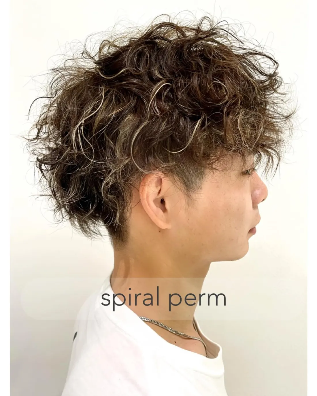 フェード・メンズパーマのヘアスタイル